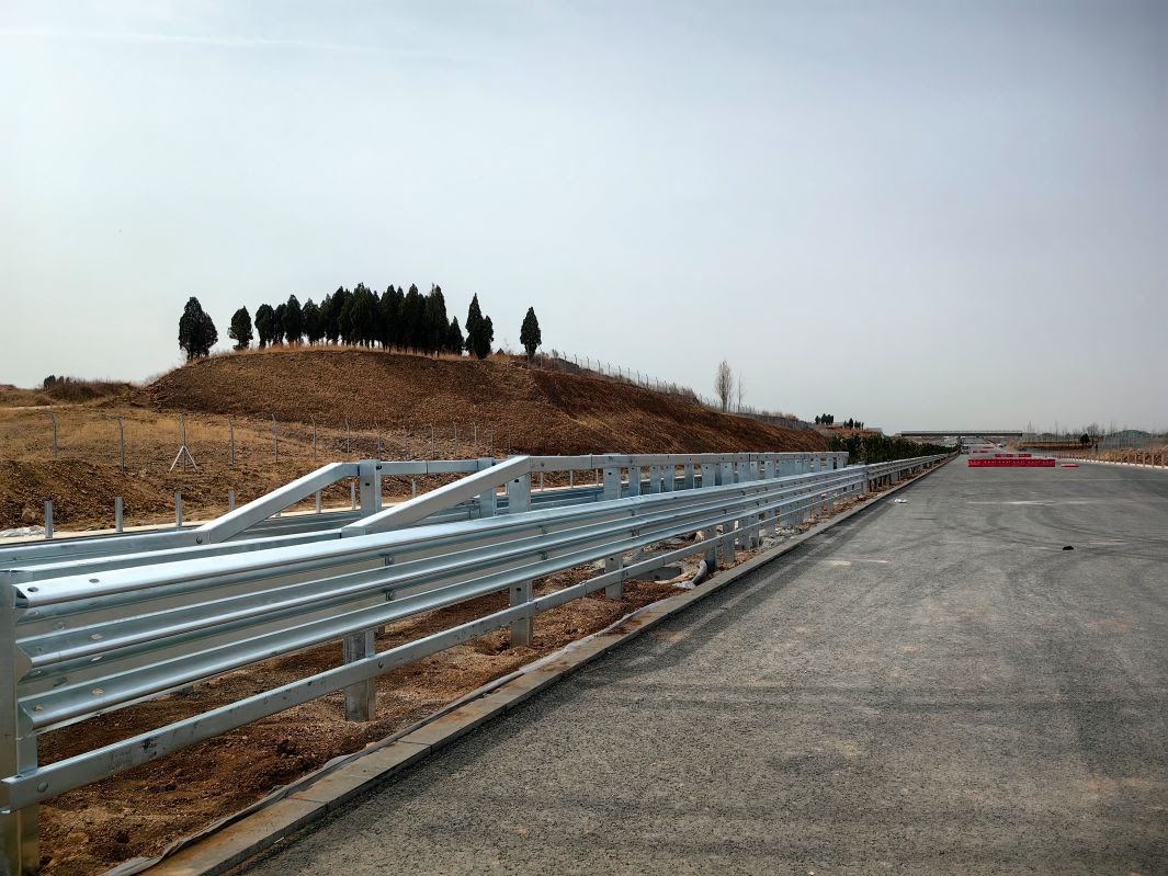 GR-03 Low Deformation Median Barrier