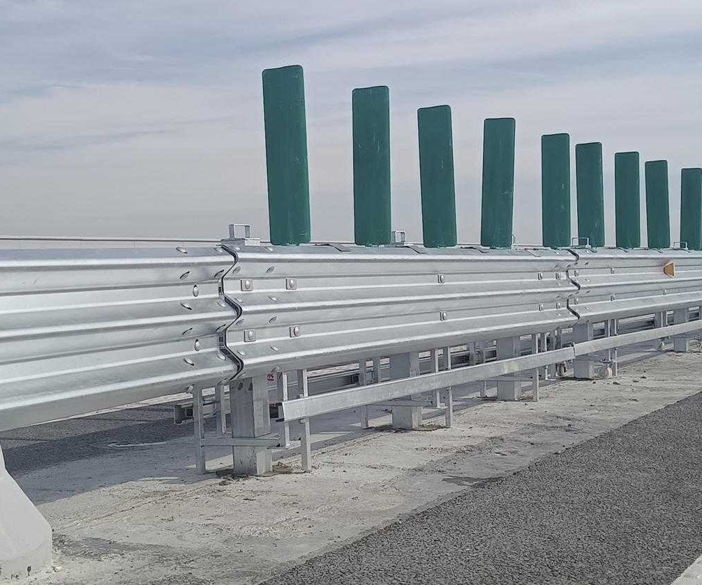 GR-04 Movable Median Opening Guardrail